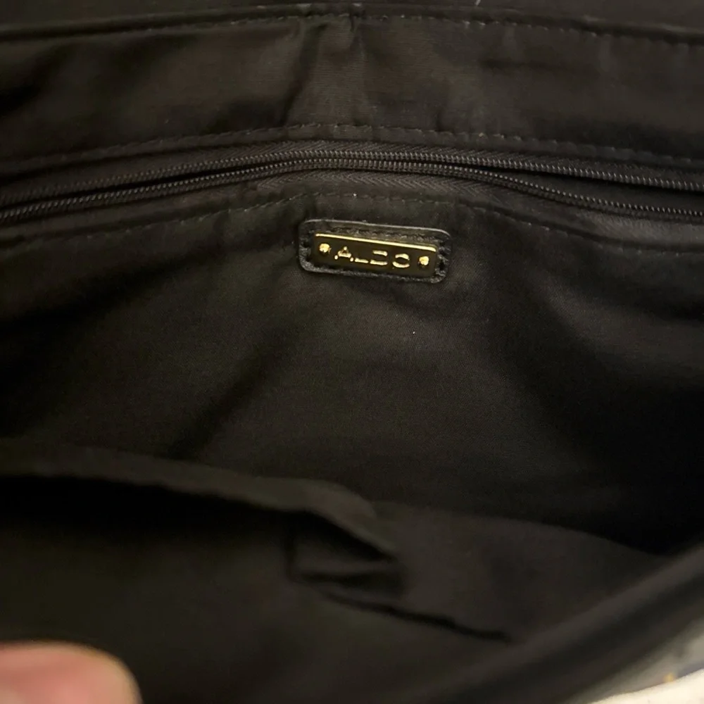 ALDO clutch